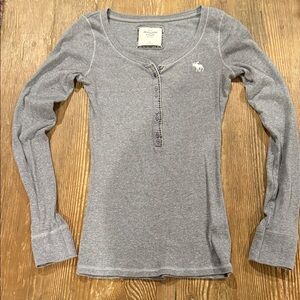 Abercrombie & Fitch Heather Gray Long Sleeve Henley